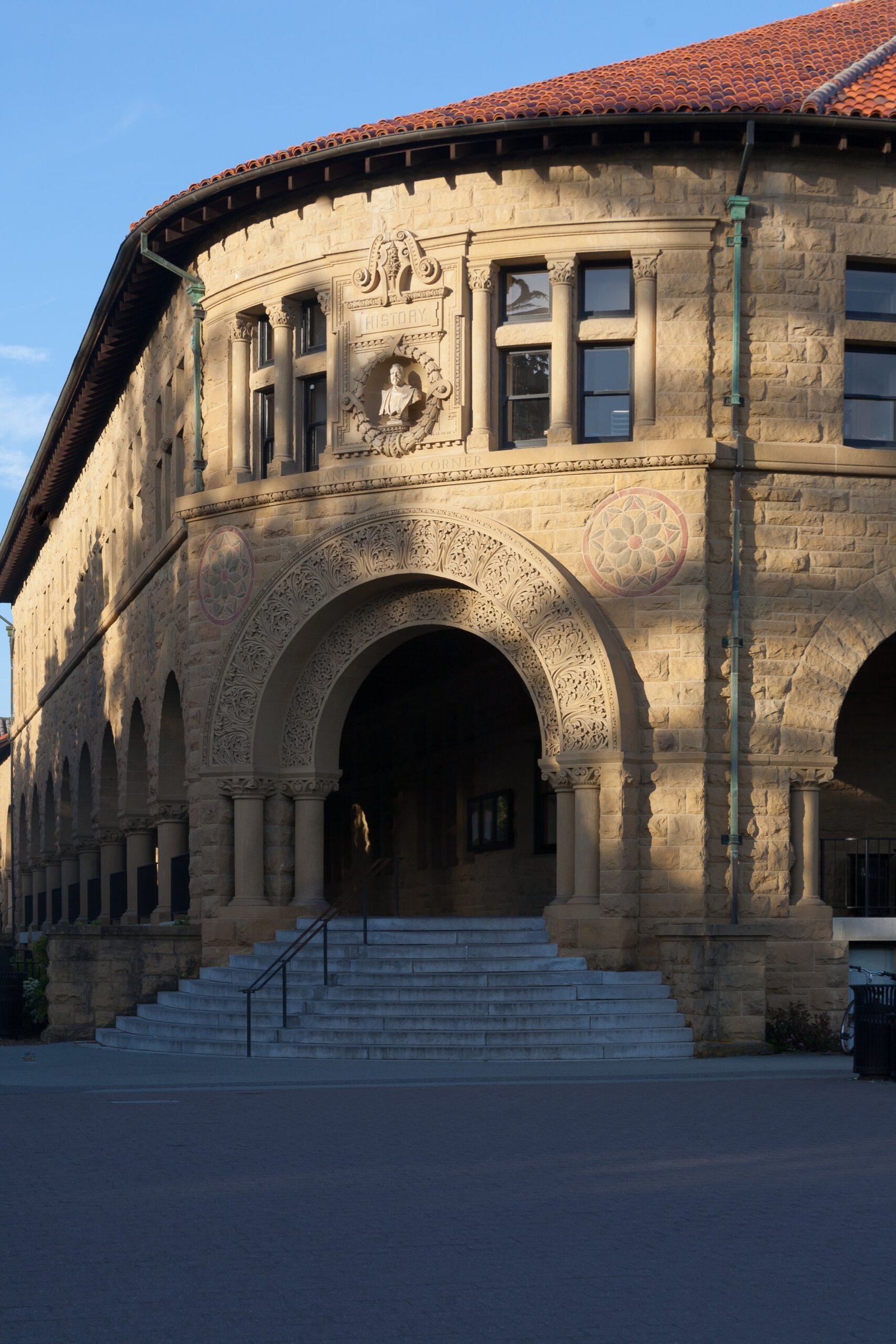 Edificio Lane History Corner del campus de Stanford